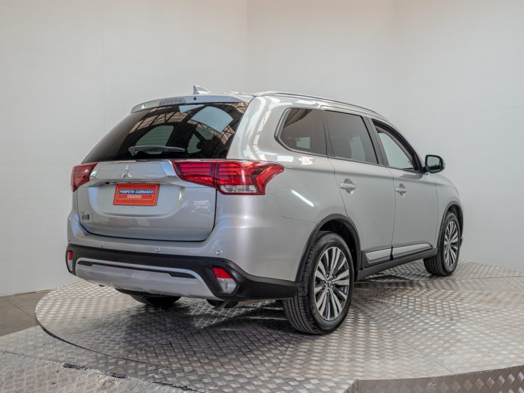 Mitsubishi Outlander 2.0 Glx At 4x2 2023 Usado  Usado en Pompeyo