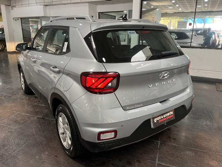 Hyundai Venue Qx 1.6l Mt Plus 2022  Usado en Grass & Arueste Usados