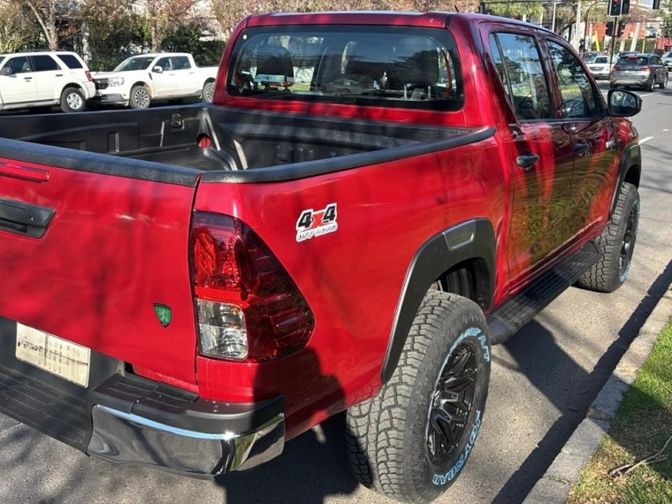 Toyota Hilux — foto 5 de 16