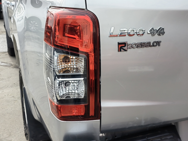 Mitsubishi L200 L200 D/c 2.4 Katana Crt 4x4 Special Pack 2023 Usado en Rosselot Usados