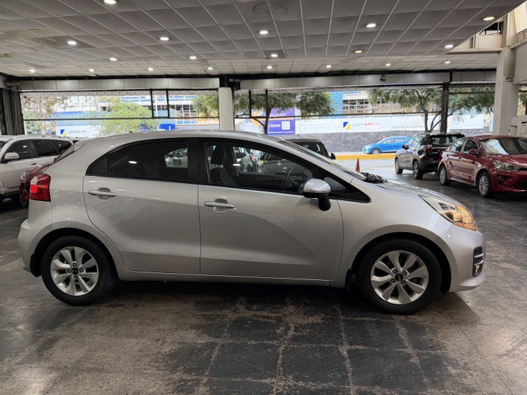 Kia Rio 5 Ex 1.4l 6mt Ac Full 2016  Usado en Grass & Arueste