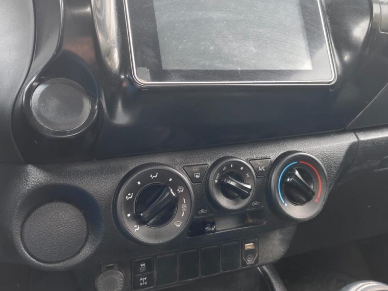 Toyota Hilux — foto 9 de 18
