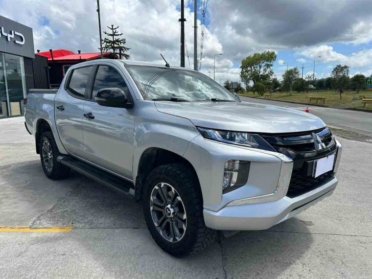 Mitsubishi L200 New L-200 Dakar 2.4 Crs  At 4x4 Td E5 2023 Usado  Usado en Webautos.cl