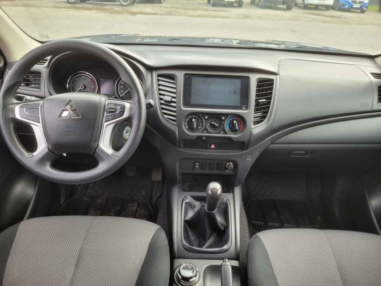 Mitsubishi L200 New L-200 Katana 2.4 Crt Special Pack Mec 4x4 2023 Usado  Usado en Webautos.cl