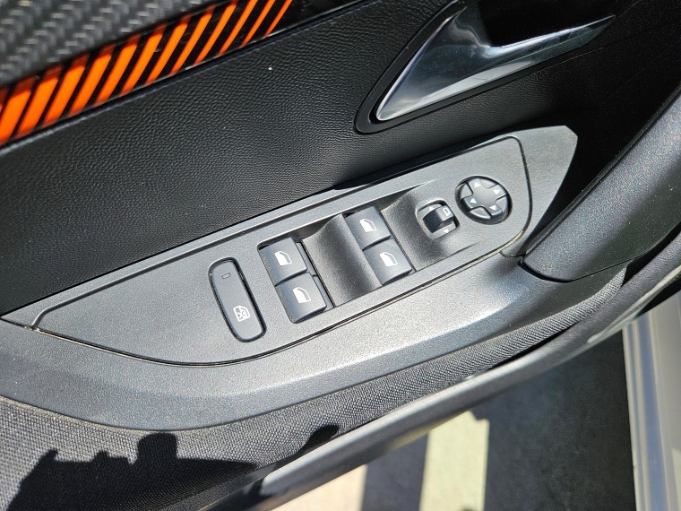 Peugeot 2008 2008 Puretech 130 1.2 2021 Usado en Rosselot Usados