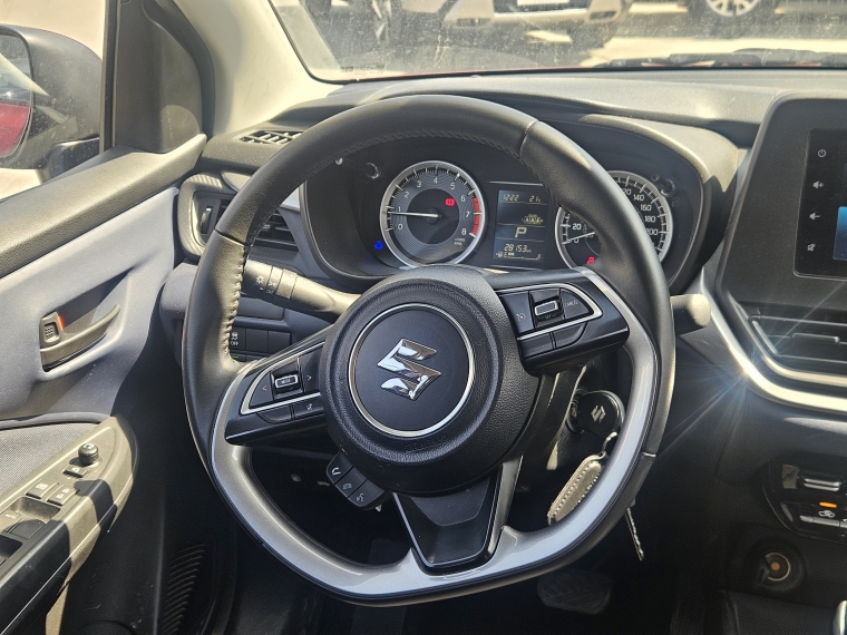 Suzuki Baleno — foto 10 de 20