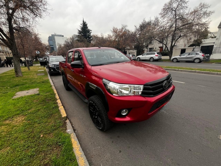 Toyota Hilux — foto 2 de 14