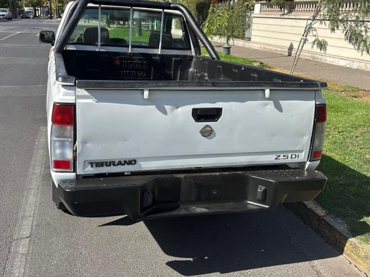 Nissan Terrano 2.5 Cabina Simple 2011  Usado en GT Autos