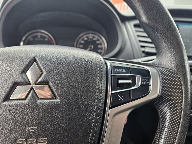 Mitsubishi L200 L200 D/c 2.4 Katana Crt 4x4 Special Pack 2023 Usado en Rosselot Usados