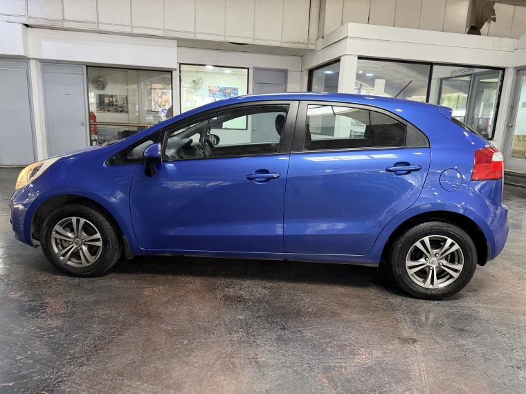 Kia Rio 5 Ub Ex 1.4l 6mt Ac 2013  Usado en Grass & Arueste