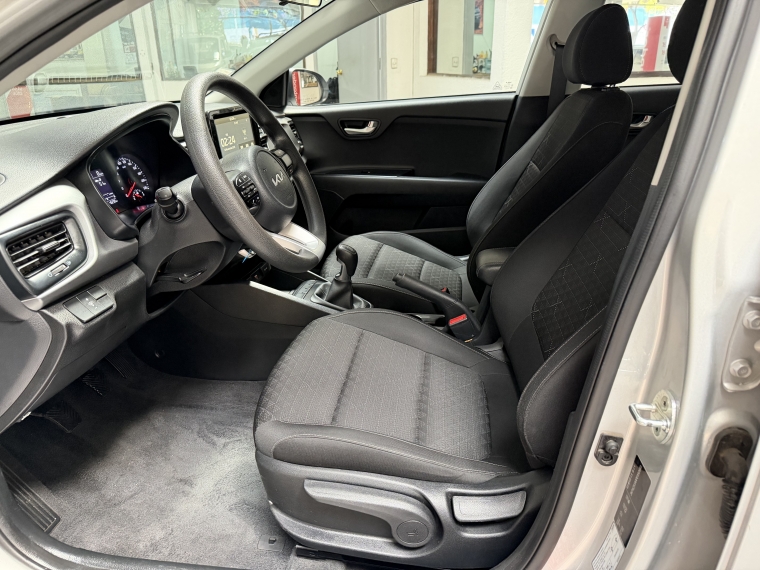 Kia Rio 5 Ex 1.4l 6mt Ac Abs 2023  Usado en Grass & Arueste