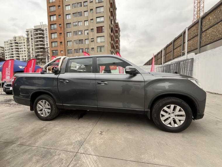 SsangYong Grand Musso — foto 4 de 24