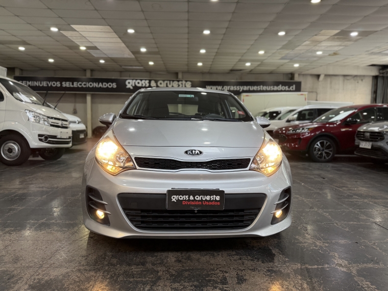 Kia Rio 5 Ex 1.4l 6mt Ac Full 2016  Usado en Grass & Arueste