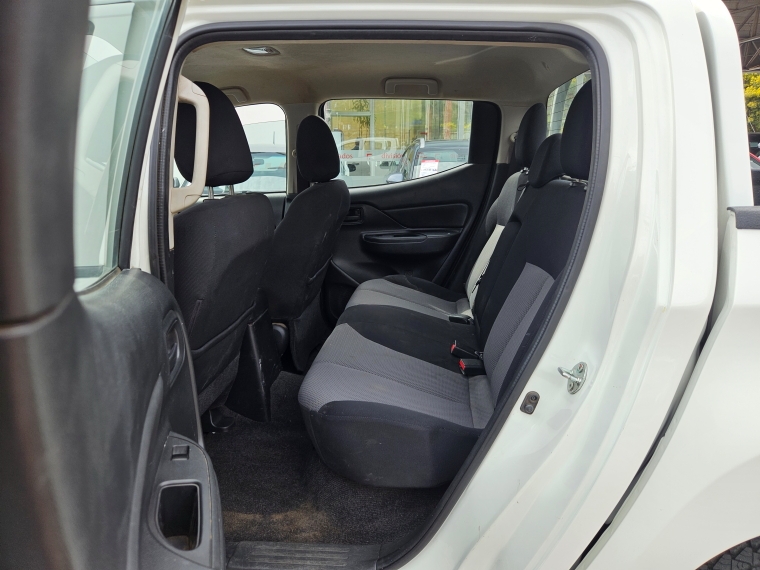 Mitsubishi L200 L200 D/c 2.4 Katana Crt 4x4 Special Pack 2023 Usado en Rosselot Usados