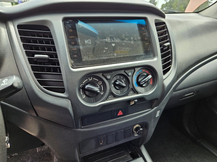 Mitsubishi L200 L200 D/c 2.4 Katana Crt 4x4 Special Pack 2023 Usado en Rosselot Usados