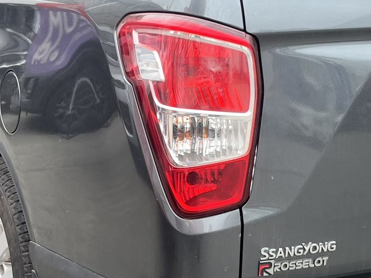 SsangYong Grand Musso — foto 11 de 24