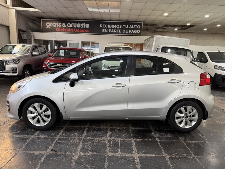 Kia Rio 5 Ex 1.4l 6mt Ac Full 2016  Usado en Grass & Arueste
