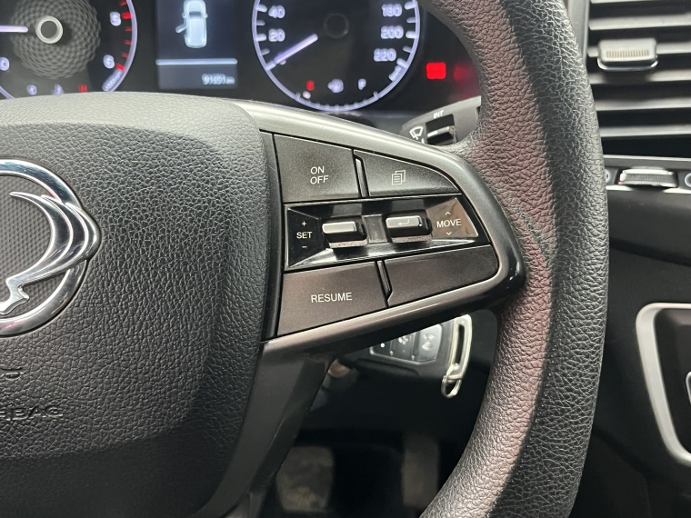 SsangYong Grand Musso — foto 19 de 24
