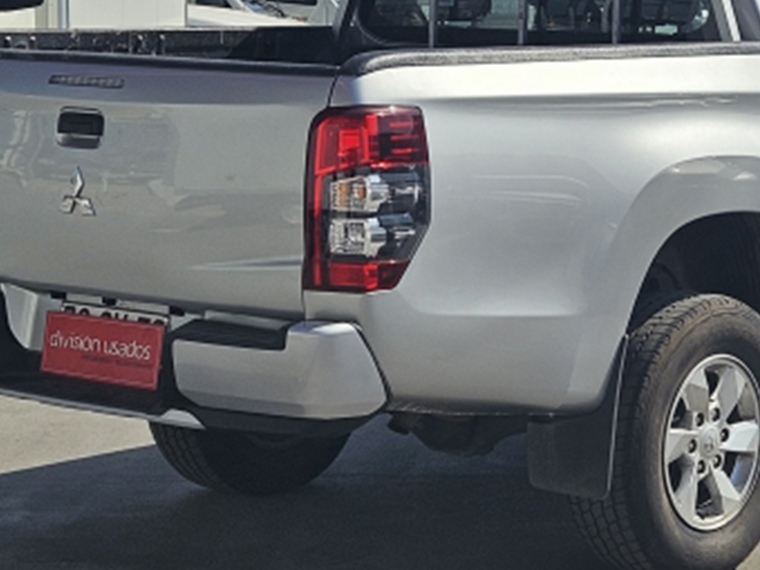 Mitsubishi L200 L200 D/c 2.4 Work Cr 4x2 Wf Doble Airbag Mn 2022 Usado en Rosselot Usados