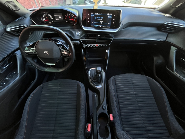 Peugeot 2008 — foto 20 de 22