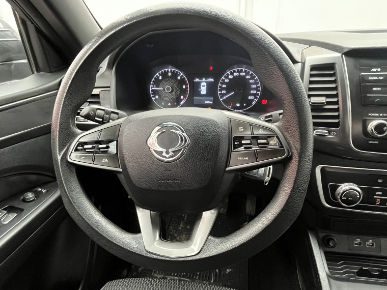 SsangYong Grand Musso — foto 16 de 24