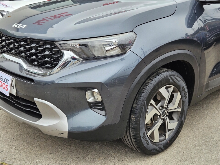 KIA Sonet — foto 2 de 16