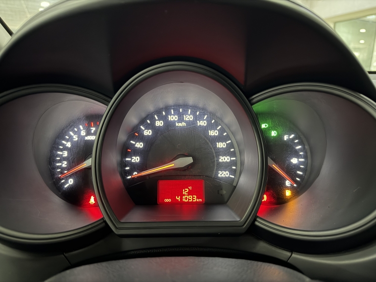 Kia Rio 5 Ub Ex 1.4l 6mt Ac 2013  Usado en Grass & Arueste