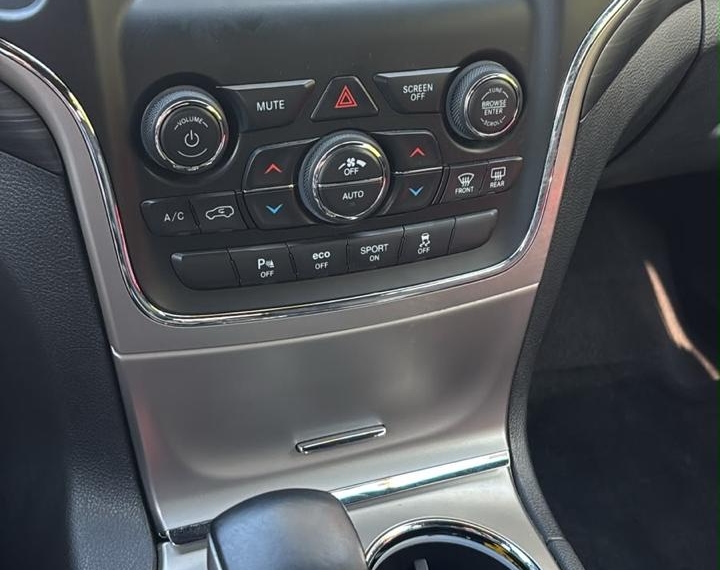 JEEP GRAND CHEROKEE LAREDO 4x4 3.0 AUT - imagen 13