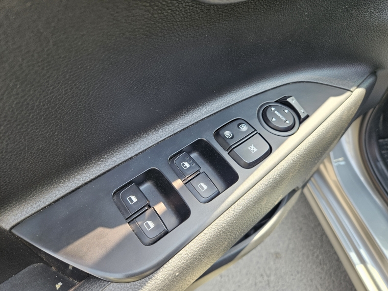 Kia Rio 5 Ex Full Mt 1.4  4x2 2022 Usado  Usado en Kovacs Usados