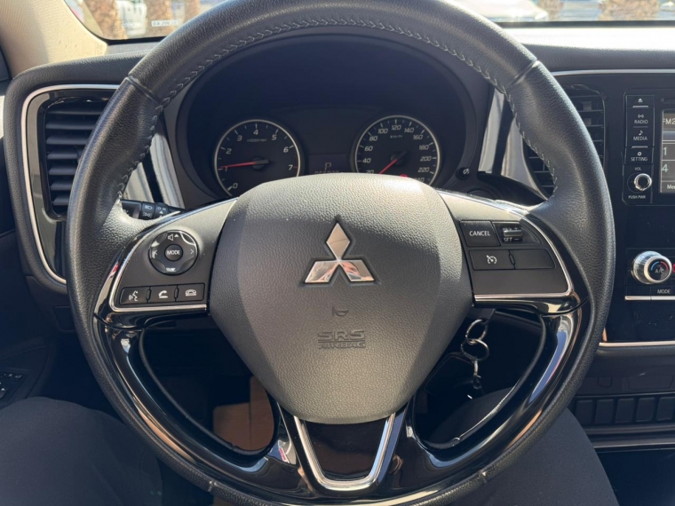 Mitsubishi Outlander 2.0 Glx At 4x2 2023 Usado  Usado en Webautos.cl