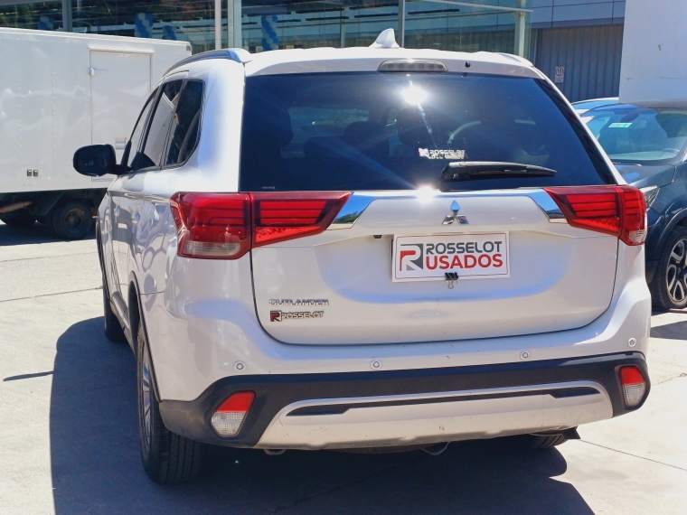 Mitsubishi Outlander Outlander 4x2 At 2.0 Camara 2022 Usado en Rosselot Usados