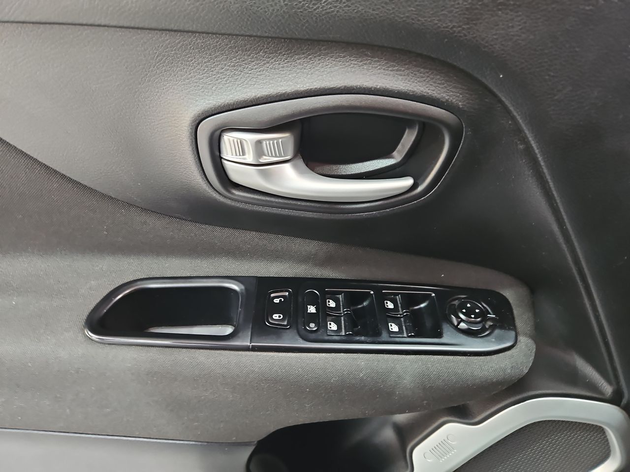 Jeep Renegade Renegade Sport 1.8 2023 Usado en Usados de Primera - Sergio Escobar