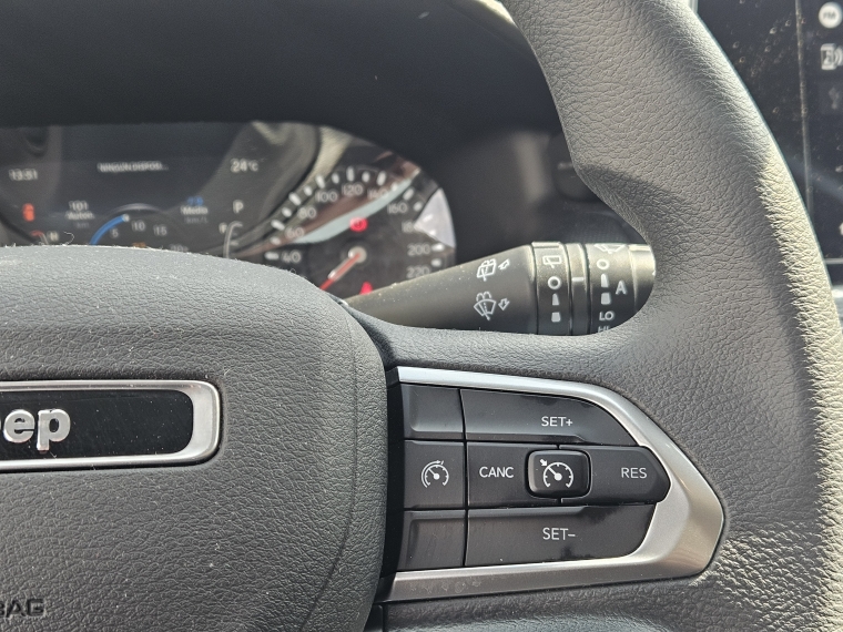 Jeep Compass — foto 18 de 20