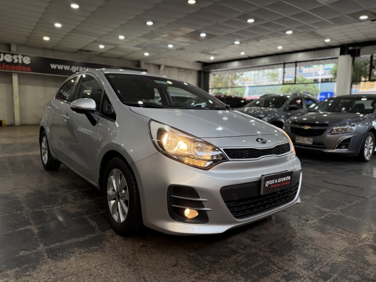 Kia Rio 5 Ex 1.4l 6mt Ac Full 2016  Usado en Grass & Arueste