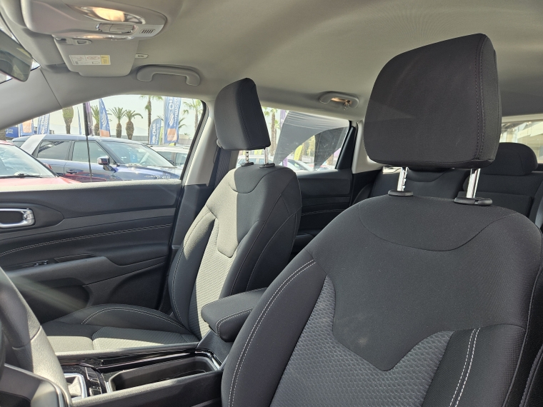 Jeep Compass — foto 14 de 20