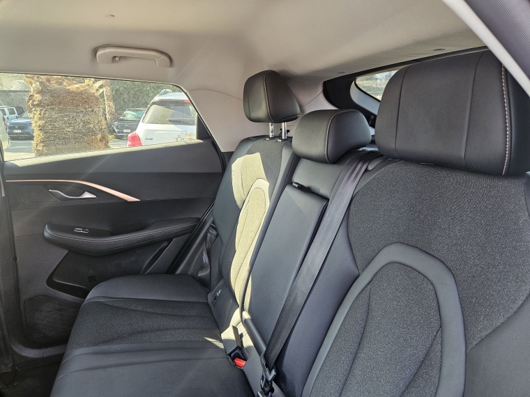 Omoda C5 — foto 8 de 21