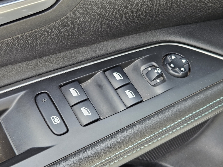Peugeot 5008 5008 Allure Thp 165 Eat6 1.6 2021 Usado en Rosselot Usados