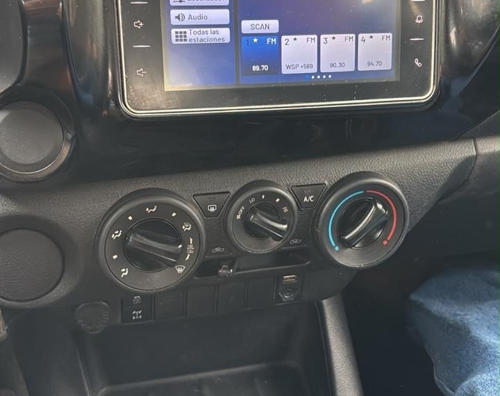Toyota Hilux — foto 11 de 13