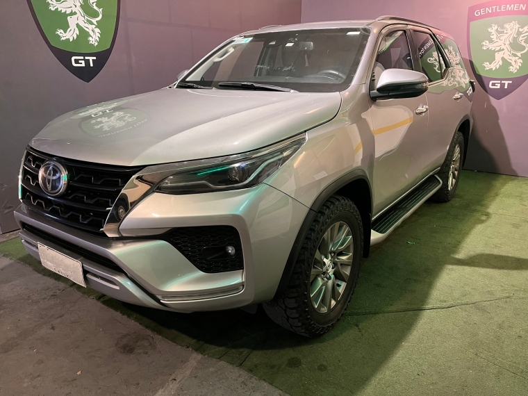 Toyota Fortuner Srx 4x4 2.8 Aut Blindada 2023  Usado en GT Autos