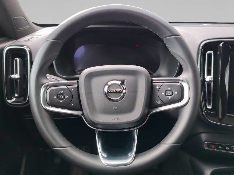 Volvo C40 P8 Recharge  2024 Usado  Usado en BMW Premium Selection