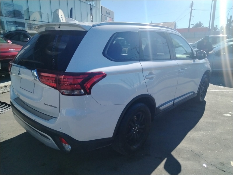 Mitsubishi Outlander Cvt 2.0 Aut - 2 Corridas De Asiento. 2019 Usado  Usado en Webautos.cl