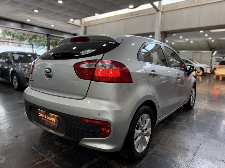 Kia Rio 5 Ex 1.4l 6mt Ac Full 2016  Usado en Grass & Arueste
