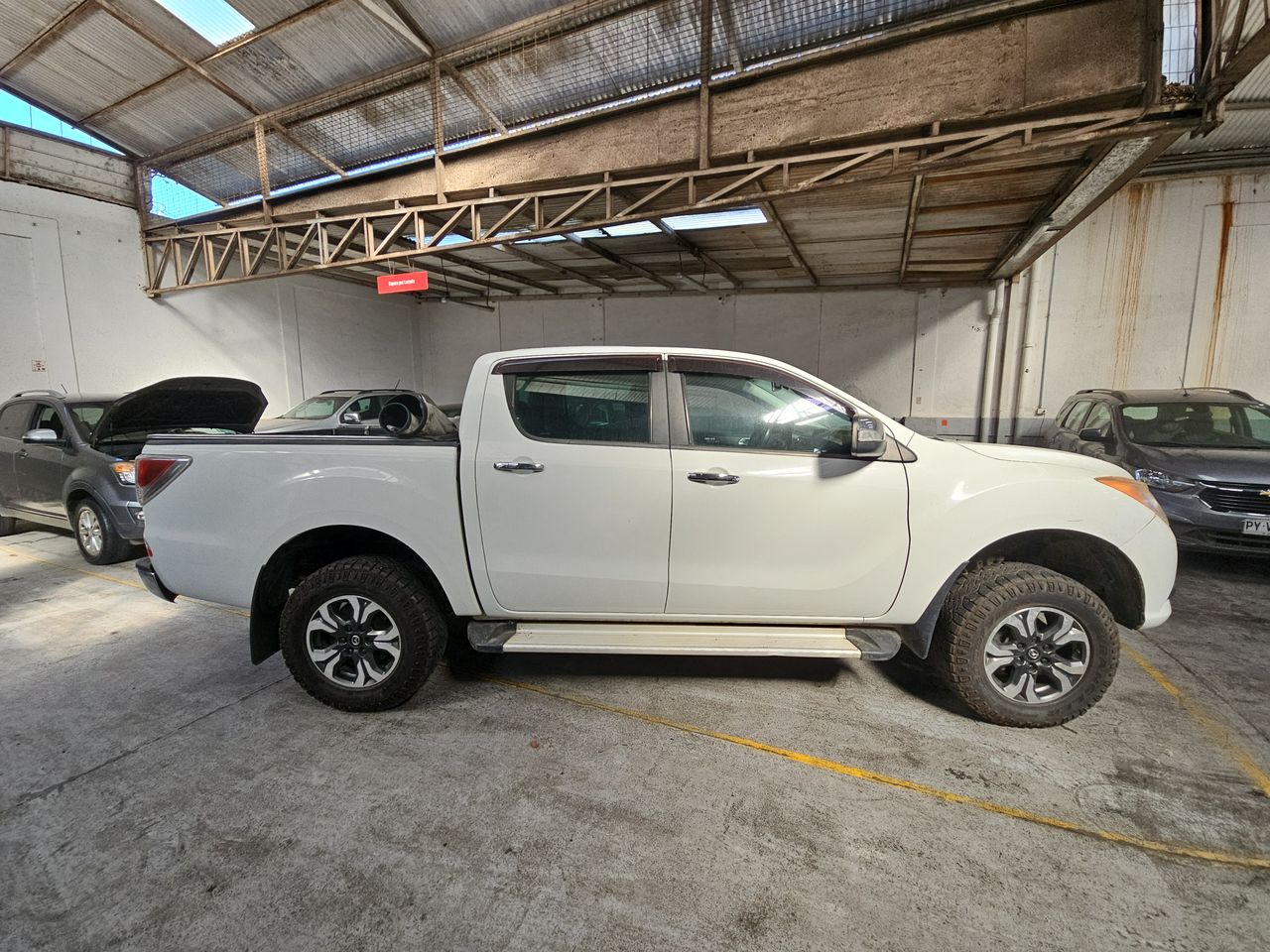 Mazda Bt-50 Bt 50 Dcab Sdx 4x4 3.2 Aut 2014 Usado en Usados de Primera - Sergio Escobar