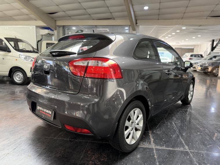 Kia Rio 3 Ex 1.4l Ac Abs 6mt  2014  Usado en Grass & Arueste