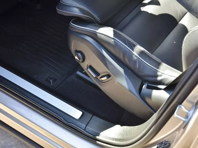 Volvo Xc60 T8 Awd Recharge Ultimate Dark 2025 Usado Usado en Webautos.cl Volvo Xc60 T8 Awd Recharge Ultimate Dark 2025 Usado Usado en Webautos.cl