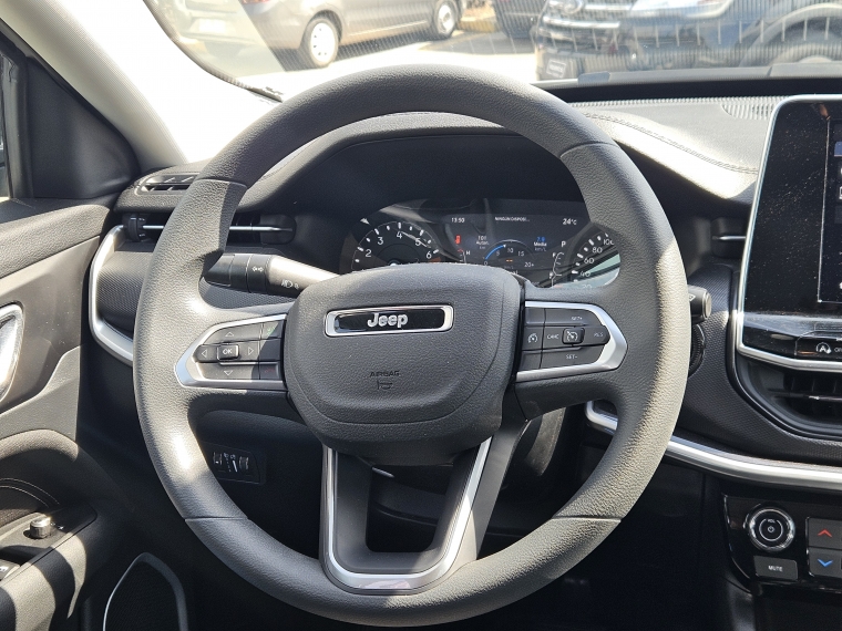 Jeep Compass — foto 10 de 20