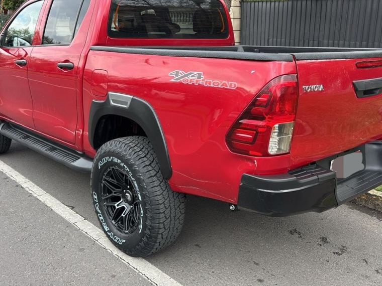 Toyota Hilux — foto 8 de 16