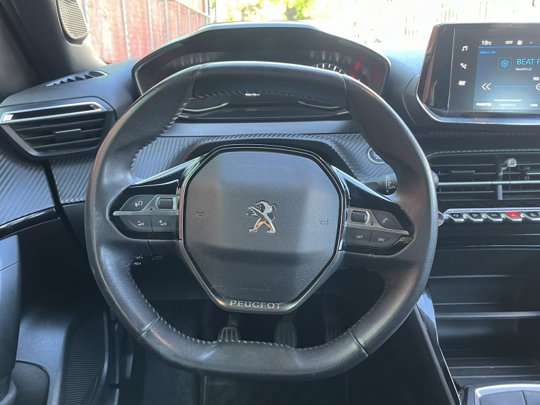 Peugeot 2008 — foto 15 de 22