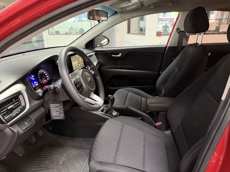 Kia Rio 4 Lx 1.4l Ac Abs 6mt Full 2022  Usado en Grass & Arueste