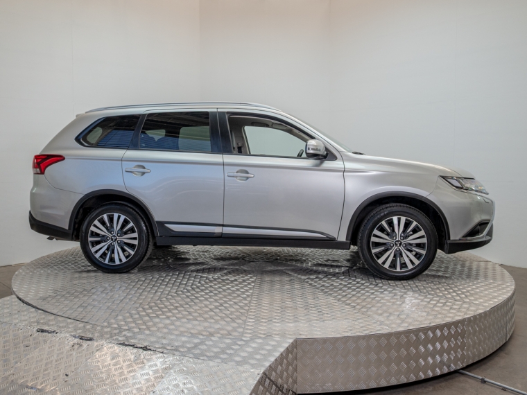 Mitsubishi Outlander 2.0 Glx At 4x2 2023 Usado  Usado en Pompeyo